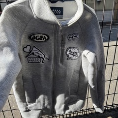 mutaグレーパーカーの画像