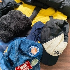 (受け渡し予定者とお話中)140cm 洋服セットの画像