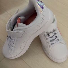 新品未使用PUMAスニーカー19cmの画像