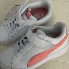 新品未使用PUMAスニーカー19cmの画像