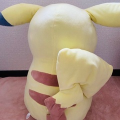 (受け渡し予定者とお話中)ピカチュウ BIGぬいぐるみの画像