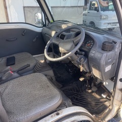 これはスバルです。非常に良いトラックです。隠れたエラーはありません。4WDです。エアコンもパワーストリも無しです。の画像