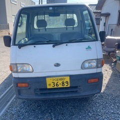 これはスバルです。非常に良いトラックです。隠れたエラーはありません。4WDです。エアコンもパワーストリも無しです。の画像