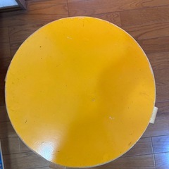 丸椅子木製🟡黄色３つの画像