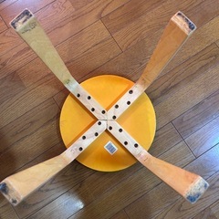 丸椅子木製🟡黄色３つの画像