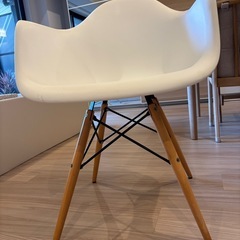 おしゃれな椅子　ホワイトの画像