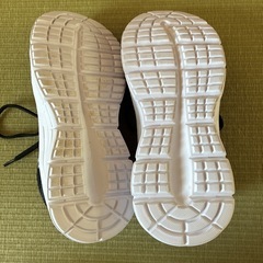 24㌢軽量スニーカーの画像