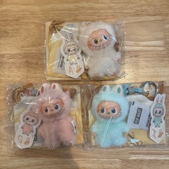 お値下げしました！ラブブ　pin for love イニシャル　ぬいぐるみペンダントの画像