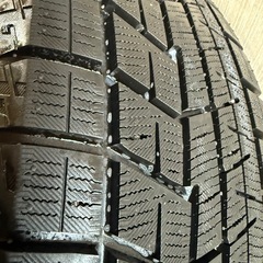 ほぼ新品　まだイボ残有り 2024年製 安心安全スタッドレス　 の画像