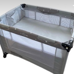 ベビーベッドグレーの画像