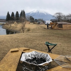 ハンドメイド三角形囲炉裏テーブルの画像