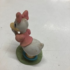 A2510-716 ディズニー デイジー 陶器製フィギュア 中古の画像
