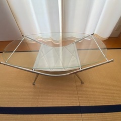 ガラステーブルの画像
