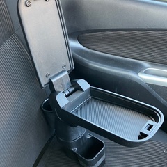 ジムニーシエラ JB74専用 フロントシートアームレスト(角度調整機能付)ドリンクホルダーの画像