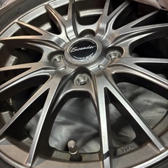 ブリヂストンのスタッドレスタイヤ「BLIZZAK VRX（175/65R14 82Q）」の4本セットです。 アルミホイール付きになります。の画像