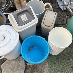 ゴミ箱　いろんなサイズの画像