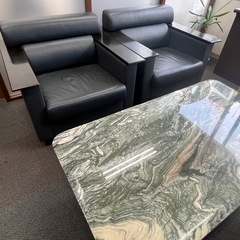 オフィス用　ソファ、机の画像