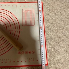 パンなどを捏ねたりするものと麺棒の画像