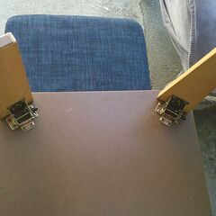 折りたたみ式のテーブルの画像