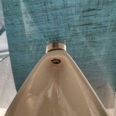 ゼロ円 中古　強化ガラス天板　直径120ｃｍ　きれい　三本足ですが結構安定していますの画像