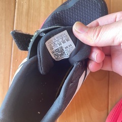 アディダスの靴、サイズ18の画像