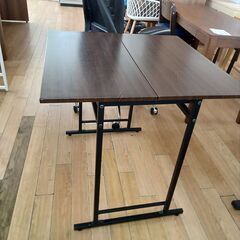 ★リユースのサカイつくば店★TK7084  折りたたみテーブル ダークブラウン H71×D38～76×W75 クリーニング済みの画像