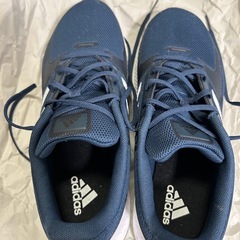 adidasスニーカーの画像