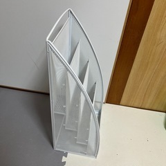 ラック　ホルダー　本棚　白　スチールの画像