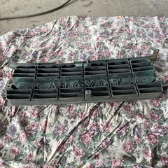 ランクル80フロントグリルの画像