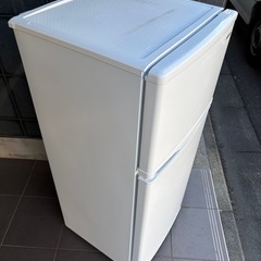 2024年製中古★アイリスオーヤマ 118L コンパクトなのにしっかり大容量！静音設計 2ドア冷蔵庫【IRSD-12B-W】の画像