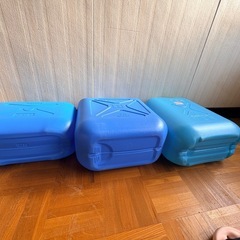 灯油用タンク３つの画像