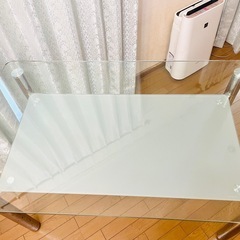 急募‼️11／2、3午前中まで無料で差し上げます　ガラスのダイニングテーブルの画像