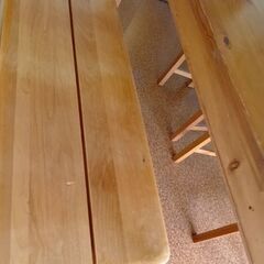 IKEAの食卓テーブルの画像