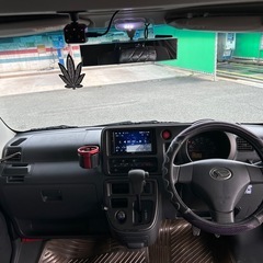 ダイハツ ハイゼットカーゴ 660 クルーズターボ ハイルーフ （ブラックマイカ）ディスプレイオーディオ（Apple CarPlay対応）前後ドラレコ（KENWOOD）LEDヘッドライト　全席パワーウインドウ リモコンキー 電動格納ミラー 後席ヘッドレスト プライバシーガラスの画像