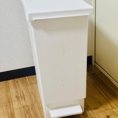  【ニトリ　ゴミ箱30L】消臭スリムペダルペールの画像