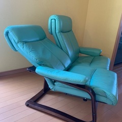 富士ファニチャー製2人用リクライニングソファーの画像