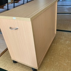 キャスター付きキャビネットの画像