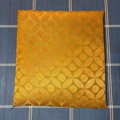 引取限定‼️座布団8枚　中古の画像