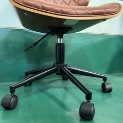 レザー風オフィスチェアの画像