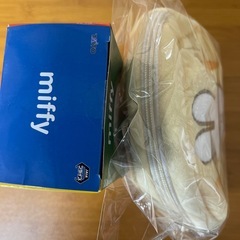 おおきなふさふさフィギュア&ポーチ　muddyの画像
