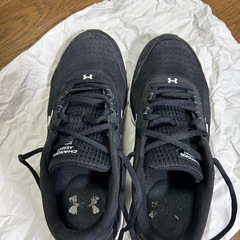 アンダーアーマー　スニーカーの画像