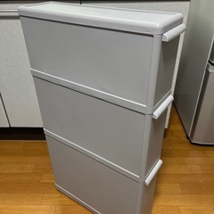 収納ケース　冷蔵庫の横などの隙間にピッタリの画像