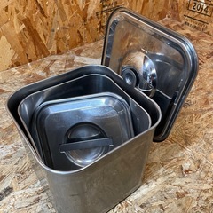 C(7590) ユキワ 深型 角キッチンポット 2個セット 蓋付き ステンレス 16.5㎝ 18㎝ 業務用 厨房用品 飲食店 店舗用 中古品の画像