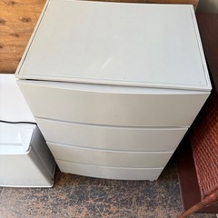 4段プラスチック収納の画像