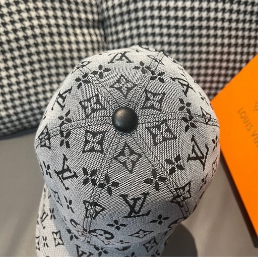 Louis Vuitton グレー モノグラムキャップ