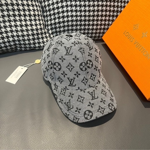 Louis Vuitton グレー モノグラムキャップ