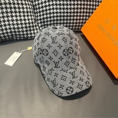 Louis Vuitton グレー モノグラムキャップの画像