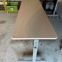 会議用テーブル(10台)　キャスター中棚付き　の画像