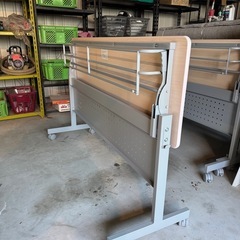 会議用テーブル(10台)　キャスター中棚付き　の画像