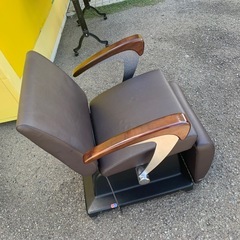 BEAUTY GARAGEの電動シャンプーチェアの画像